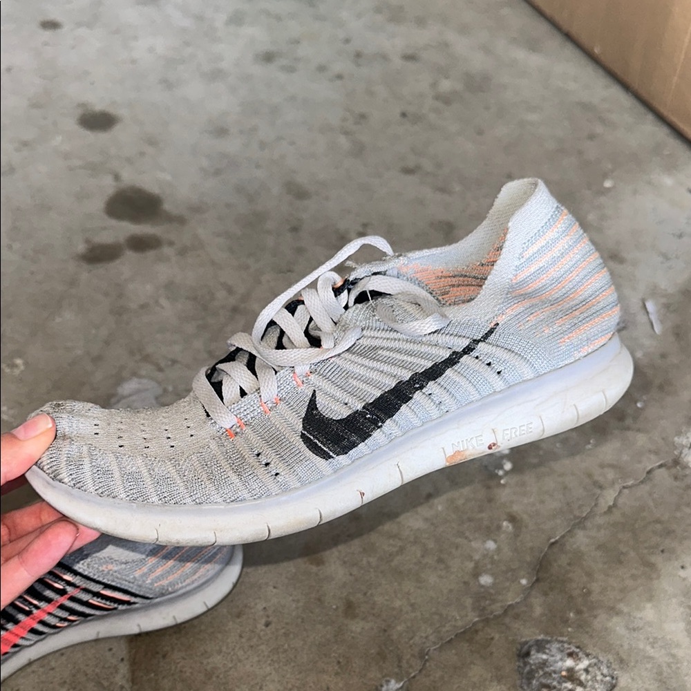 Nike Women Gray Running Shoes - Picture 5 of 8